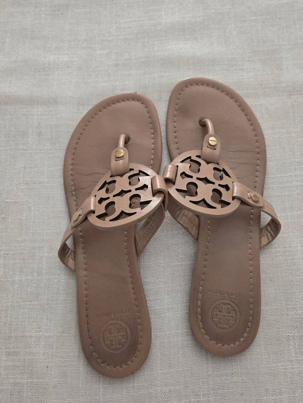 Tory Burch Leather Logo Thong Sandals in Taupe